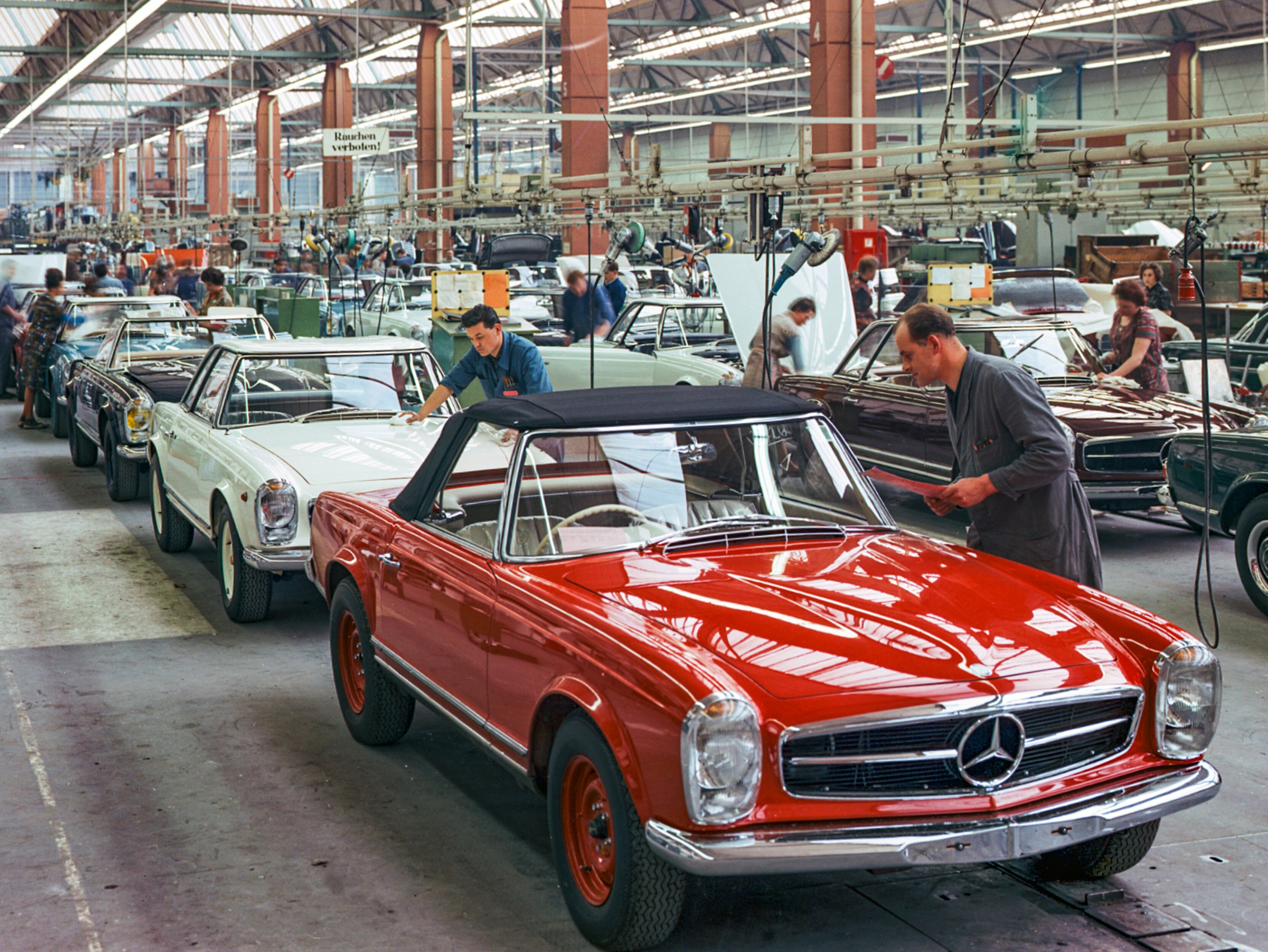 Production of the Mercedes-Benz 230 SL ‘Pagoda’. Image credit/photographer: Mercedes-Benz AG