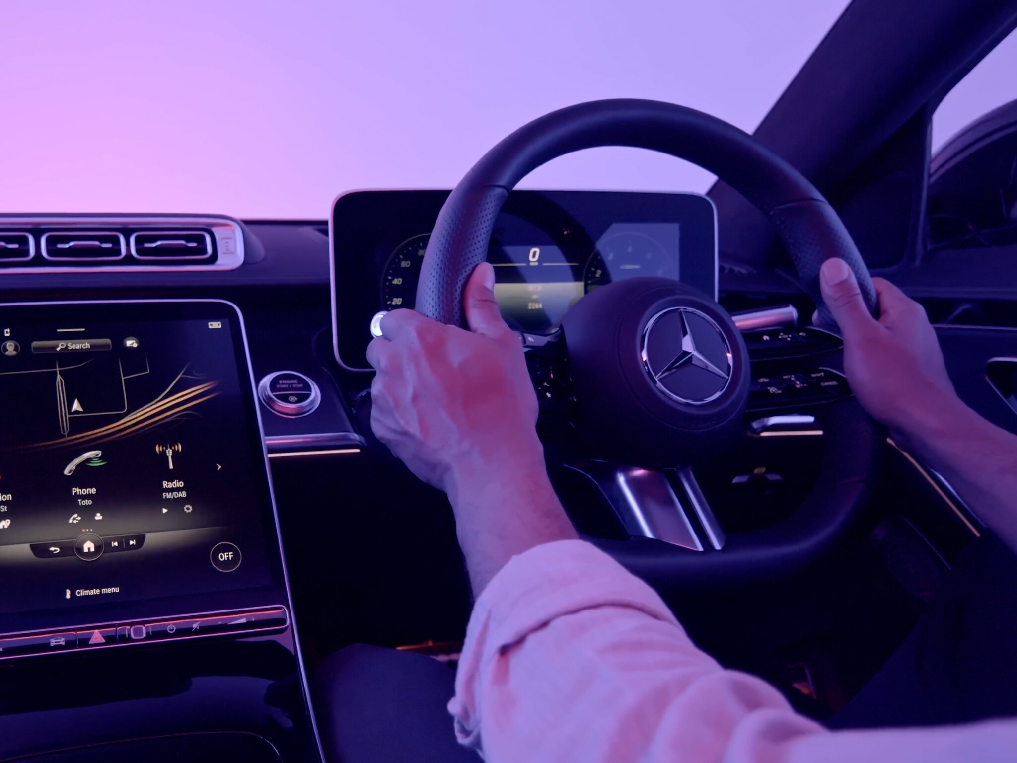The image shows the Mercedes-Benz cockpit.