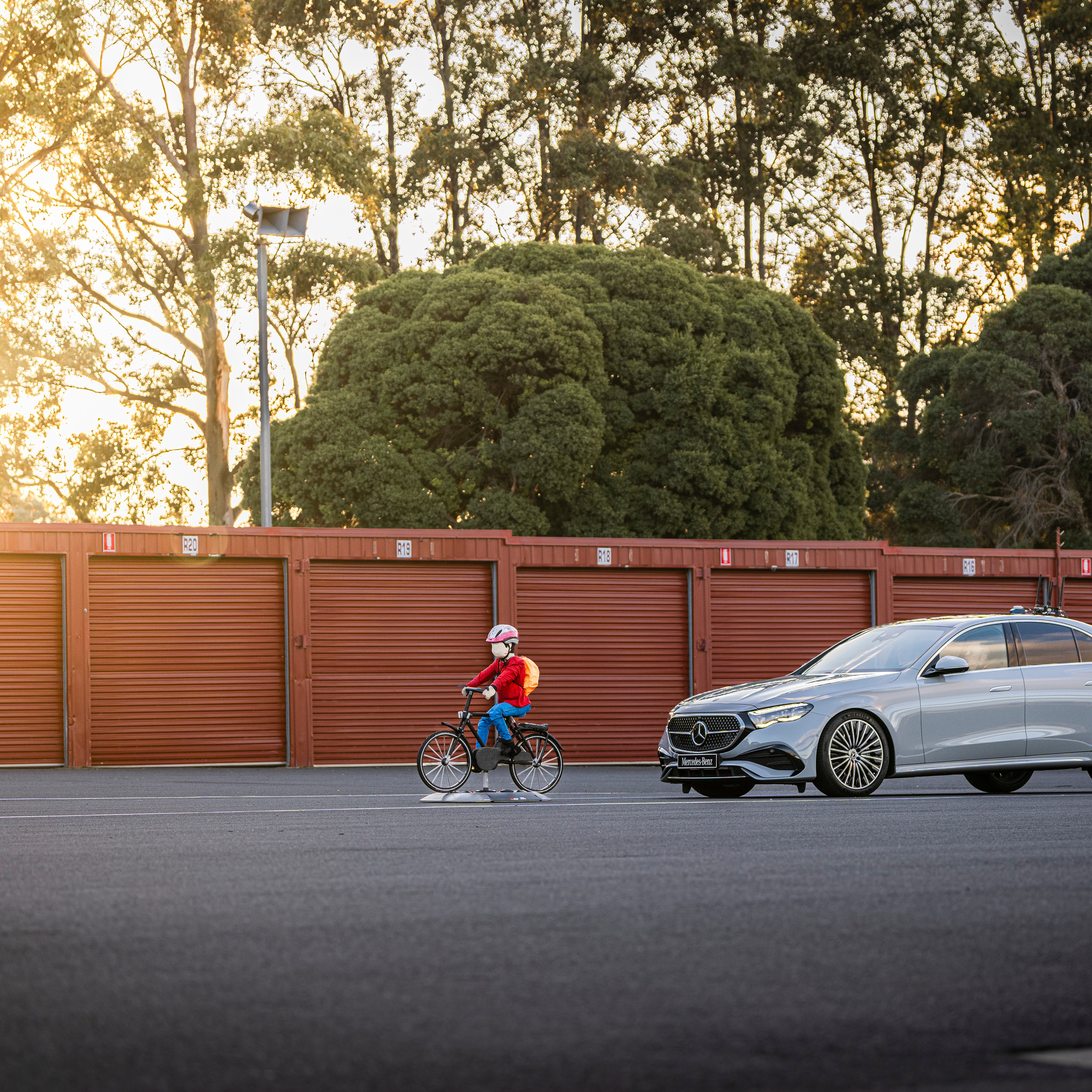  A crash-test dummy in front of a Mercedes-Benz E-Class Sedan. Image credit/photographer: Matthias Kaiser
