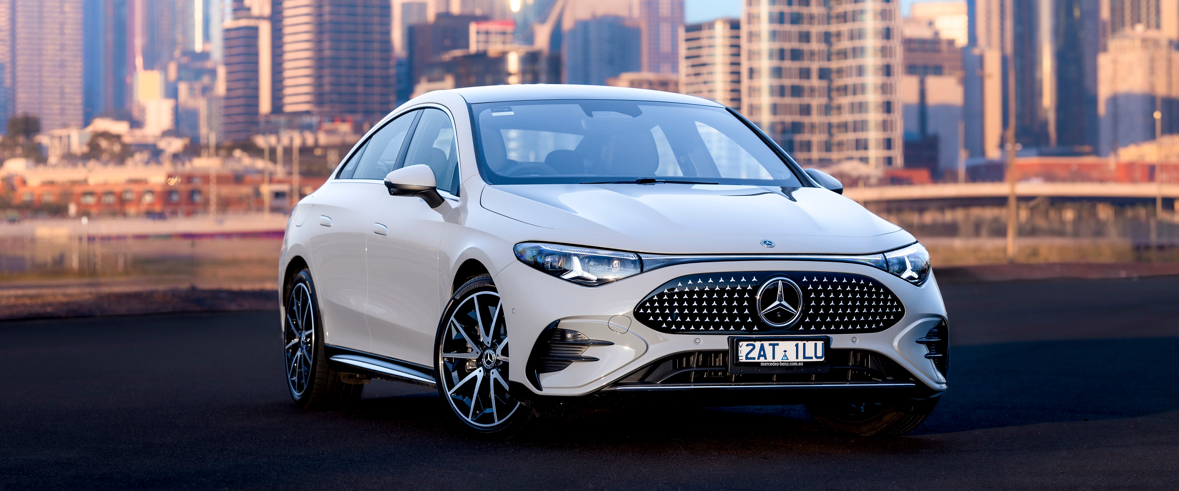 Mercedes-Benz CLA 350 4MATIC electric
