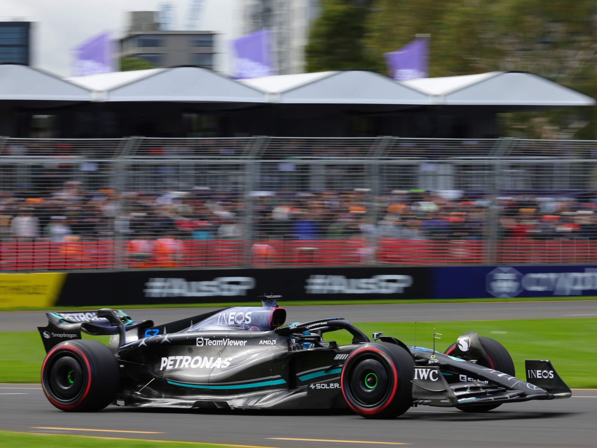 George Russell leading the race at the Formula 1 Australian Grand Prix 2023.
