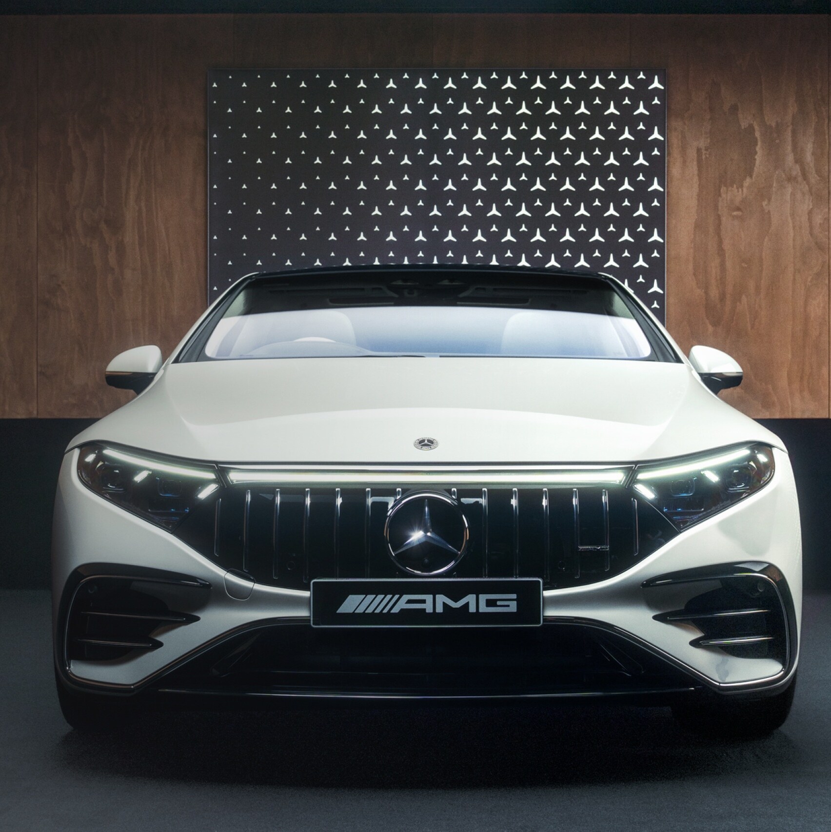 A Mercedes-Benz Product Expert giving a virtual tour of a white Mercedes-AMG EQS 53 in the new Digital Showroom. Image credit/photographer: Jayden Otswald.