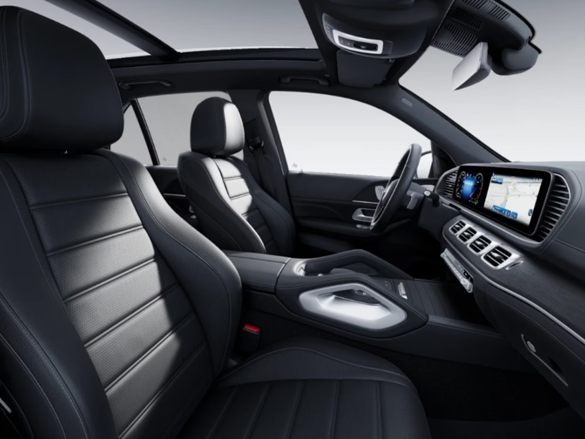 The interior of the Mercedes-Benz GLE with standard equipment.