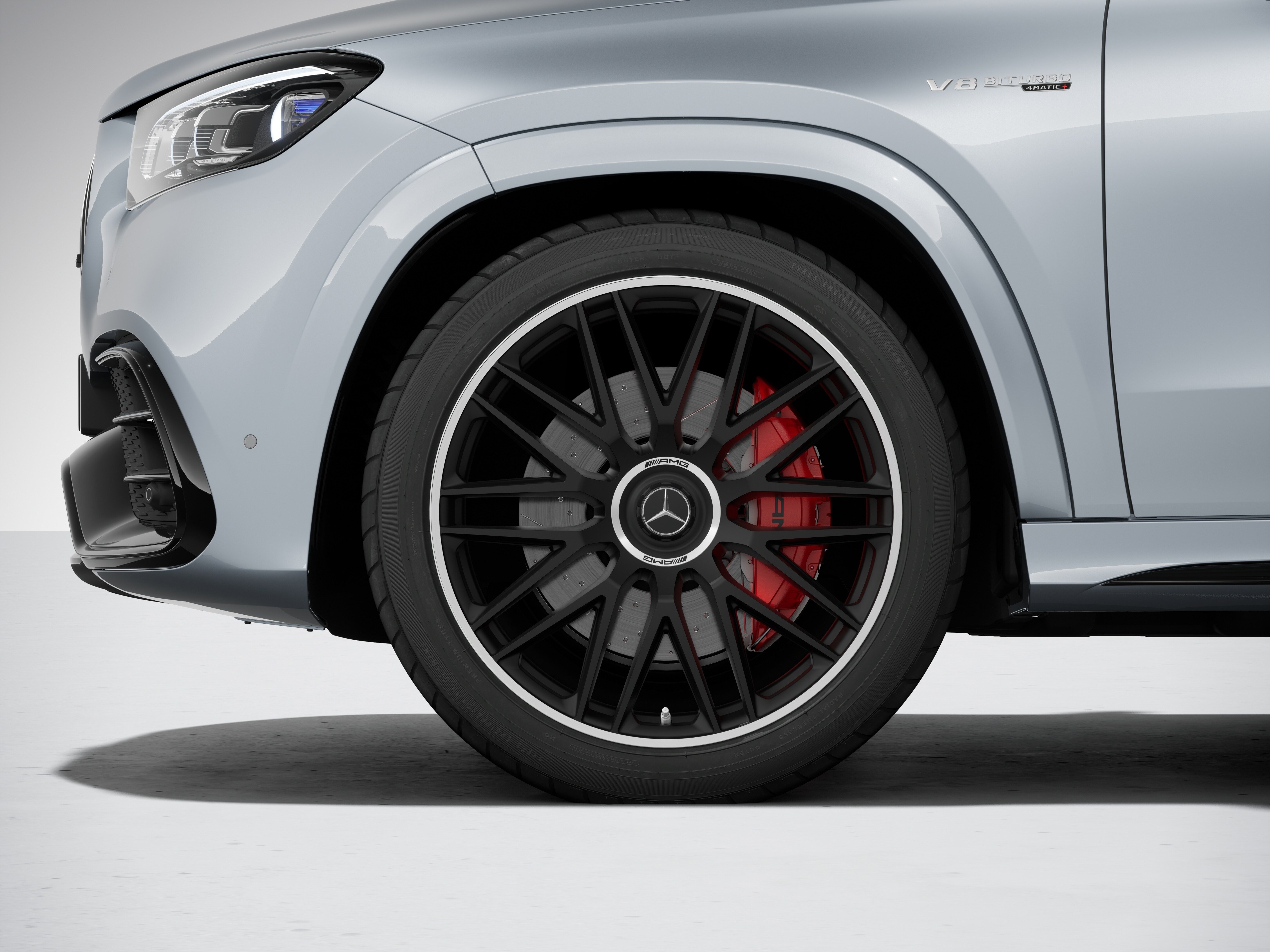 The 58.4 cm (23-inch) AMG forged wheels of the GLS 63 4MATIC+ from Mercedes-AMG.