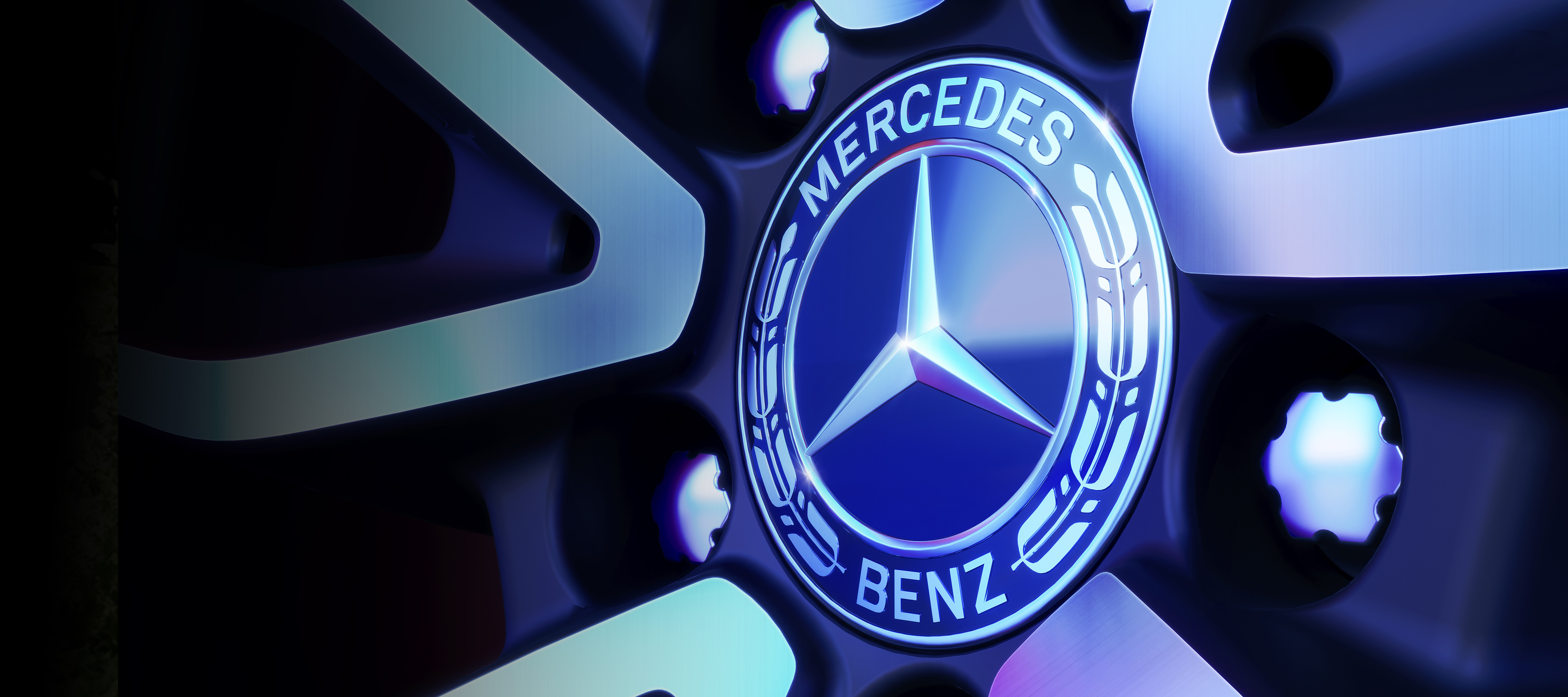 Mercedes-Benz | Online Store | New way of buying | Online Store | Buy your car online The image shows the front view of a Mercedes-Benz A-Class in a kaleidoscopic view.