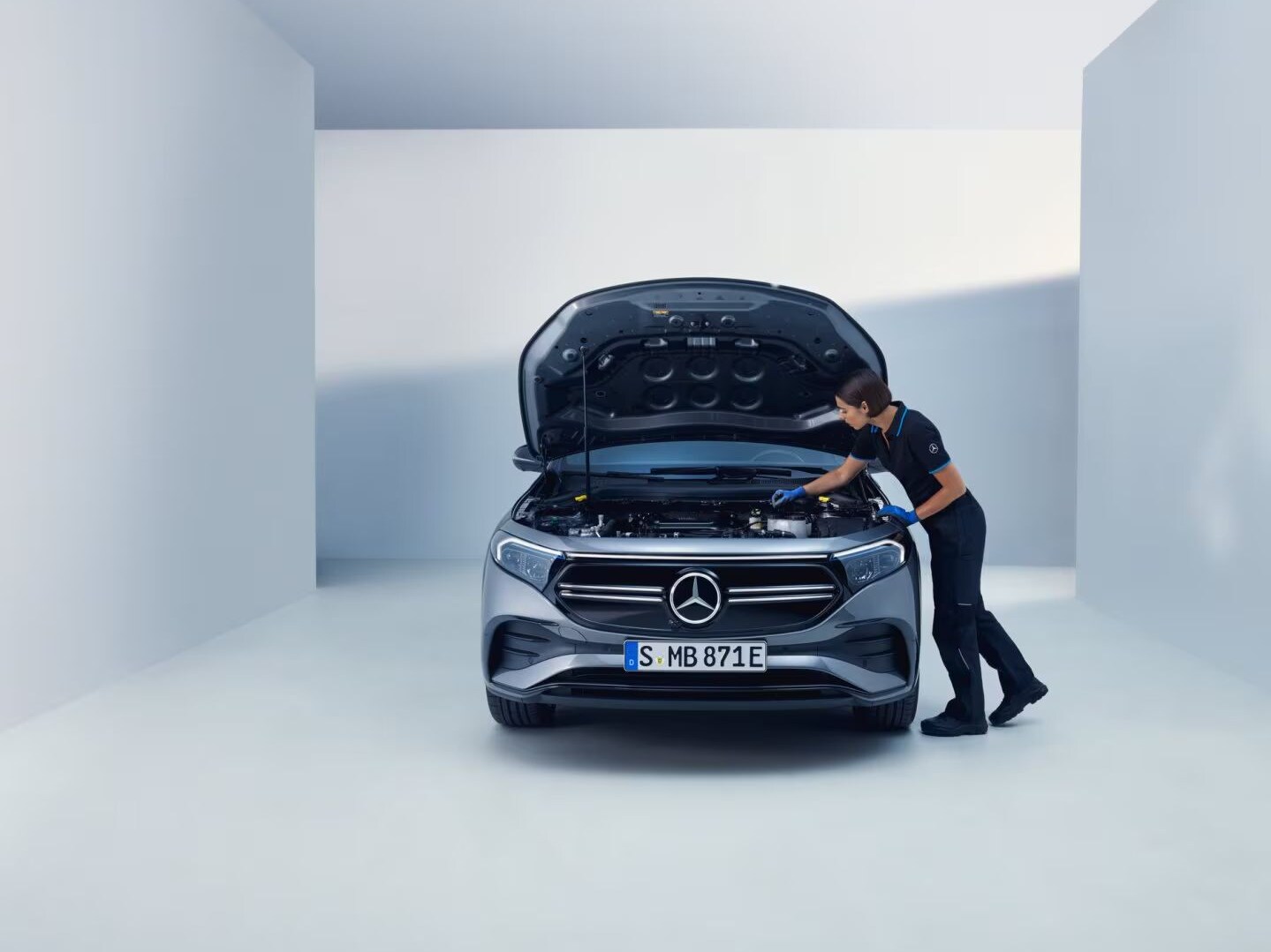 A woman uses the Mercedes-Benz pick-up & return service