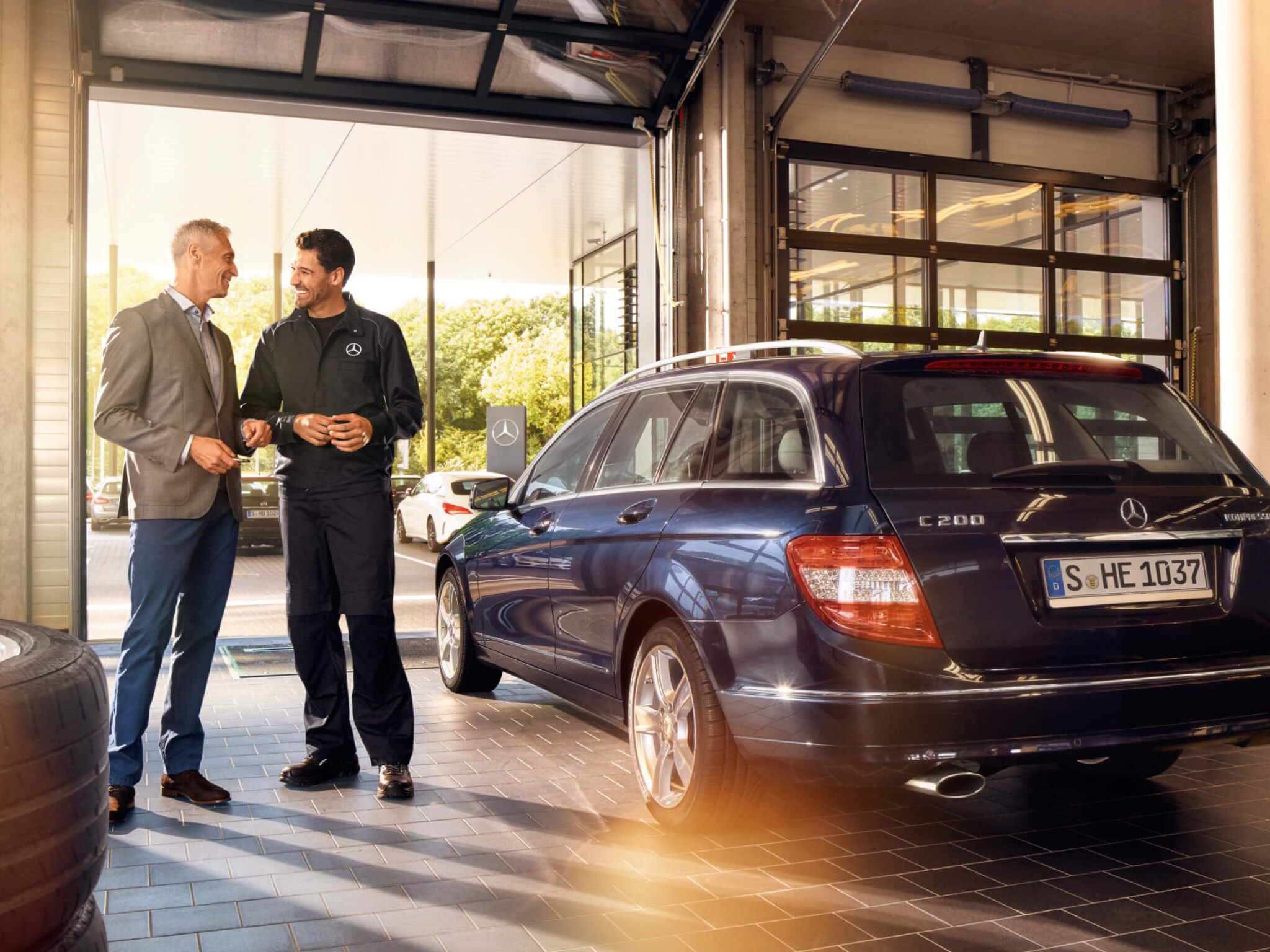 A Mercedes-Benz technician speaking to a customer