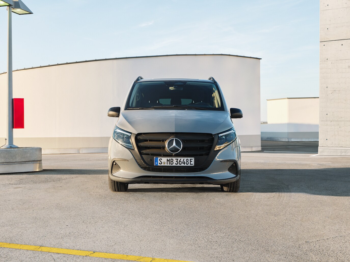 With a service lease, you combine vehicle use with a service package from Mercedes-Benz.