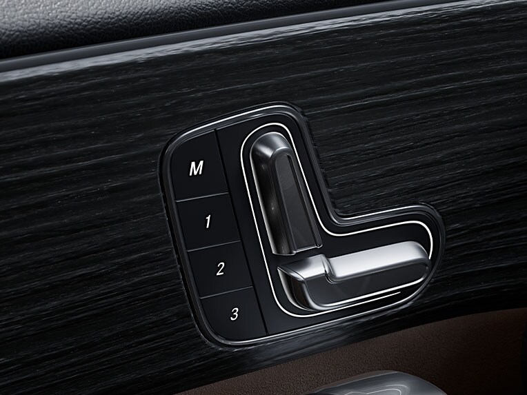 Electrically adjustable driver's seat with memory function in the new Mercedes-Benz CLA Coupé.
