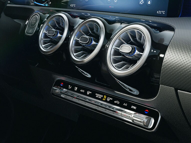 THERMOTRONIC automatic climate control in the new Mercedes-Benz CLA Coupé.