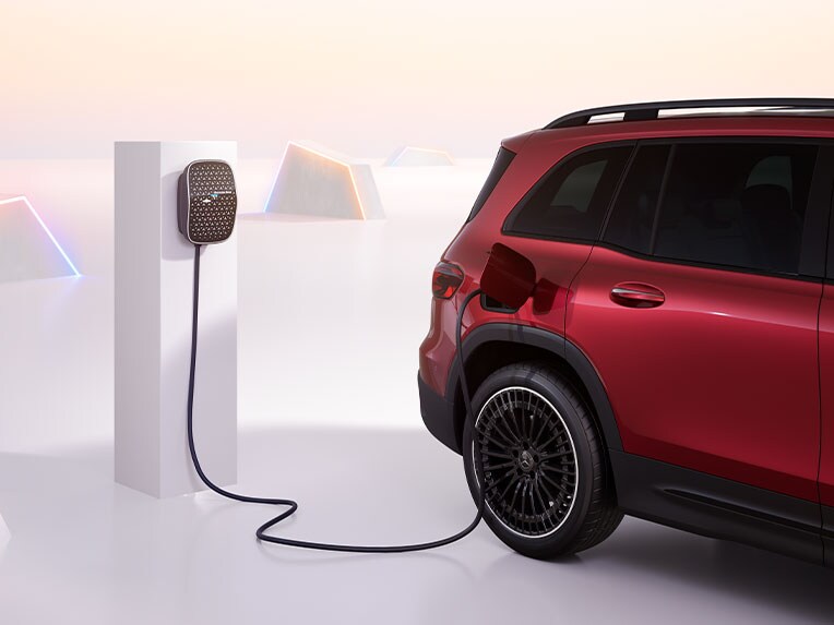 Charge on the move with Mercedes me Charge.
