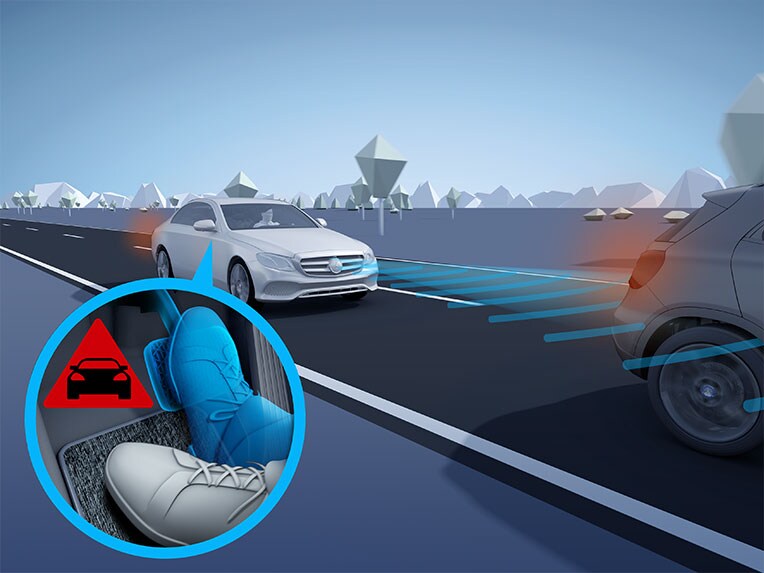 Active Brake Assist of the new GLS from Mercedes-Benz.