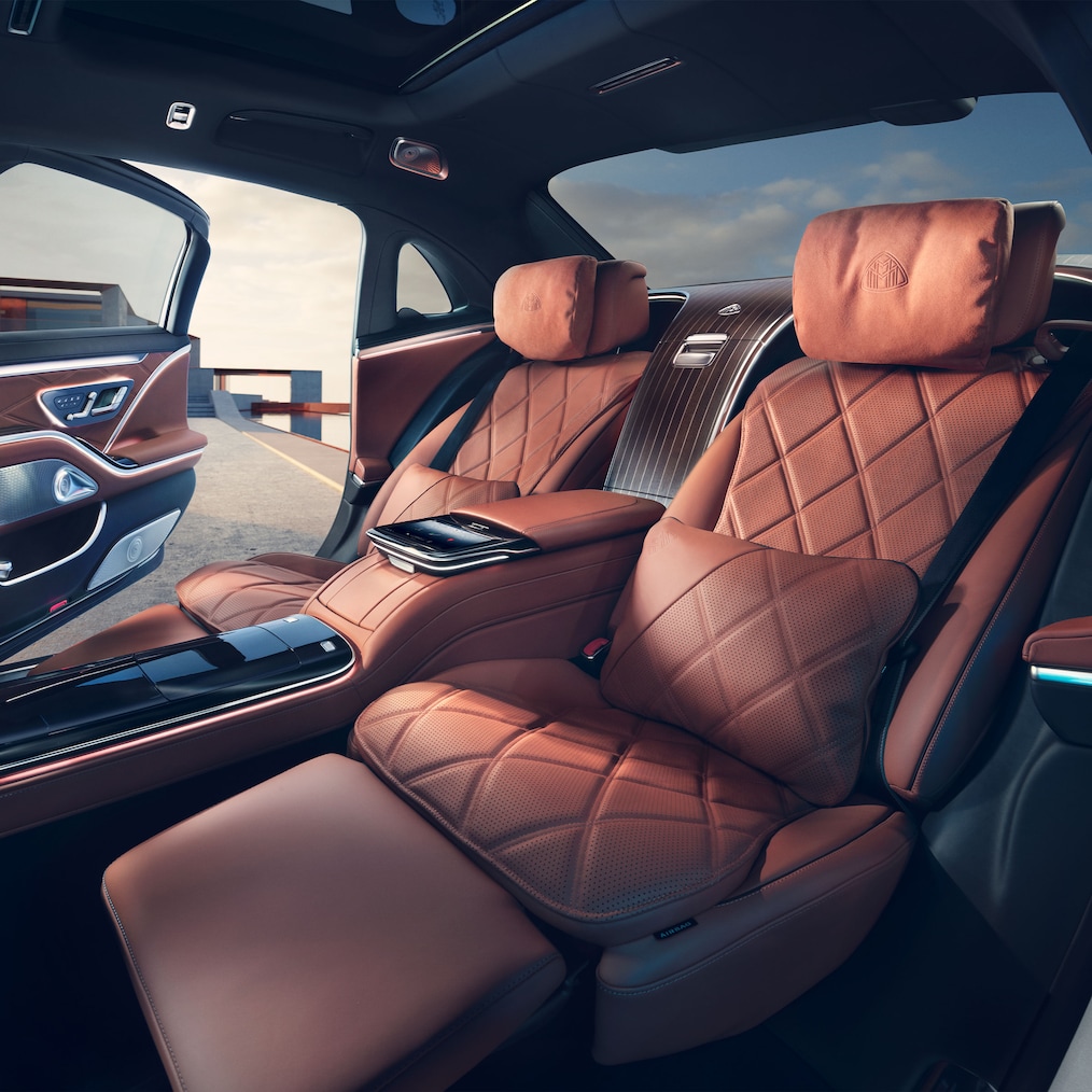 The rear passenger compartment with Executive seats of the S-Class from Mercedes-Maybach.