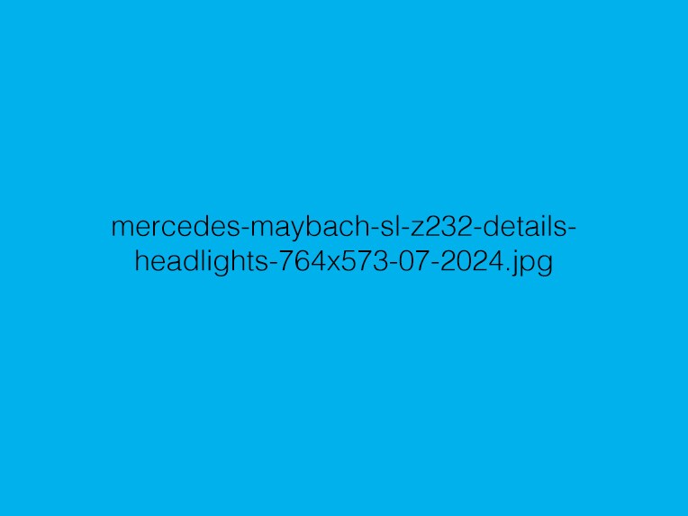 The headlights with Maybach-specific inlay on the Mercedes-Maybach SL 680.