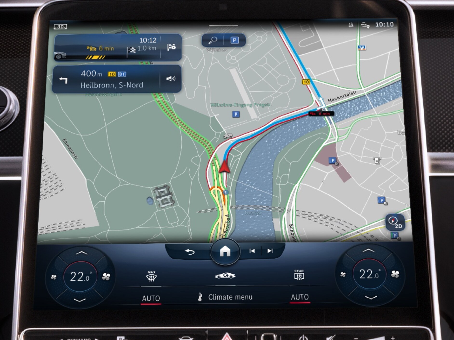 Potential hazards on the route are displayed on the screen of the MBUX multimedia system via the Car-to-X Communication Digital Extra