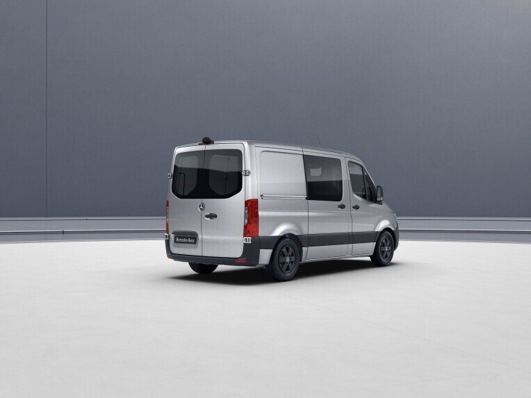 The windows in the rear-end door provide a clear rear view, thanks to wiper and washer system also in the wet.