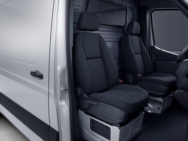 In the event of a side impact, the sidebags located in the outer side of the seat backrest can protect the chest and pelvic area.