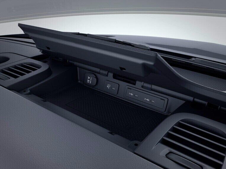 The Charging Package significantly expands the charging options in the cockpit. It comprises 2 USB ports with 5 V and a 12 V socket.