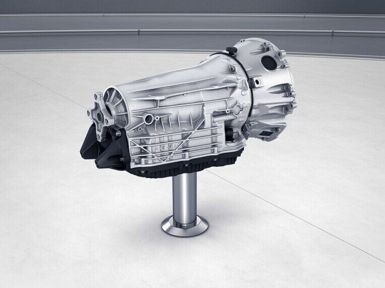The 9G-TRONIC automatic transmission has nine gears which keep the engine speed as low as possible in every driving situation.