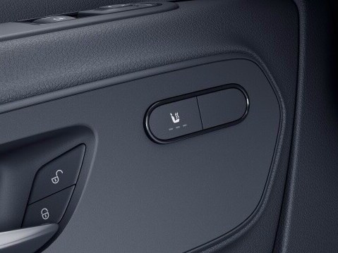 The electric seat heating enhances seating comfort and well-being on cold days or chilly nights.
